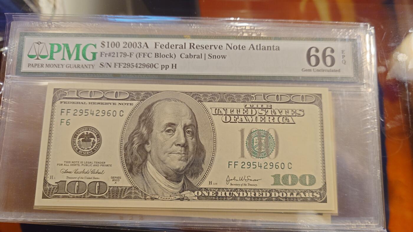 世界钱币～微拍第214期暨2025年第54期  双11评级币特惠拍 2003A年美国100元大头 全新绝品PMG66E 尾号2960