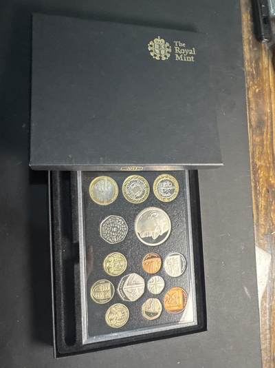 ❤️【币观天下】❤️ 第330期钱币拍卖- 2025.11.14周五晚上6点半场-长期征集拍品 - 英国2011年 年度精制套币 盒证全