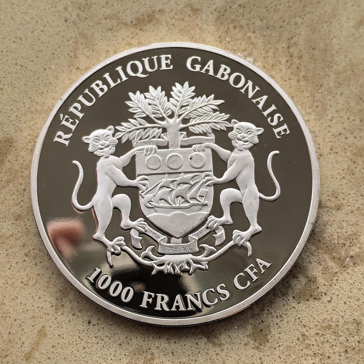 道一币馆币章第一百五十五场 加蓬共和国2016年梵高画作秋天的黄叶森林1000法郎精制彩绘镀银纪念币