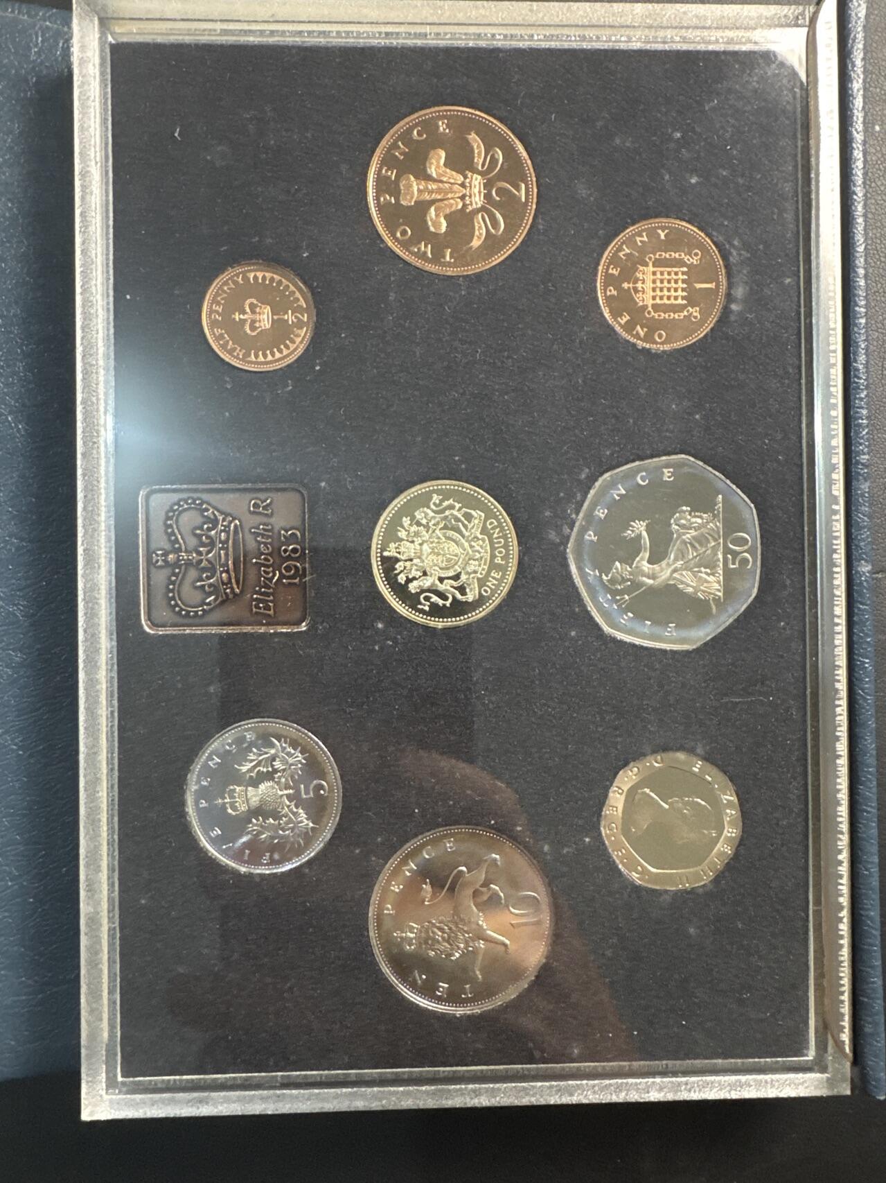 ❤️【币观天下】❤️ 第330期钱币拍卖- 2025.11.14周五晚上6点半场-长期征集拍品 英国1983年 精制套币 无证书