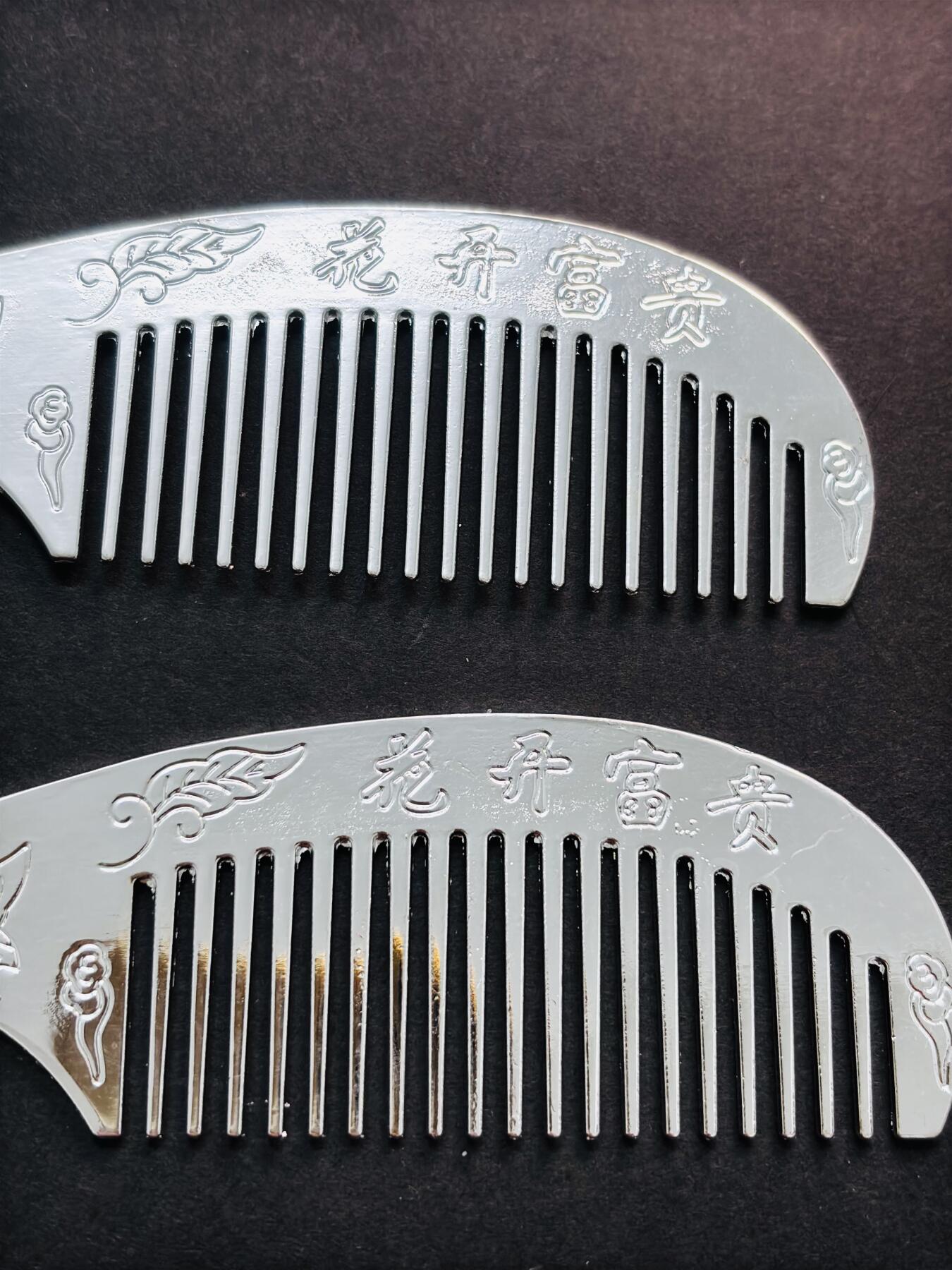 文馨钱币收藏第 280 场， 长期接收代拍品 花开富贵梳子一对，送拍人说当时按银梳子价格买的，重 61.9 克，是不是纯银，含多少银我不知道，看着出价