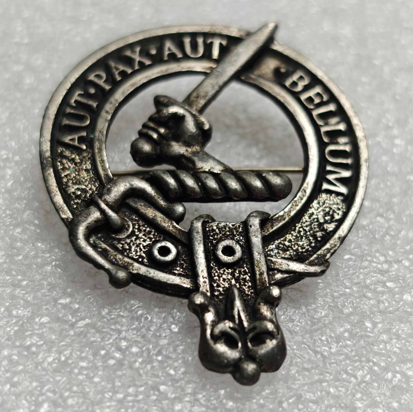 瓶子🏺第216期拍卖会  近卫军骑士团锡质徽章  带编号