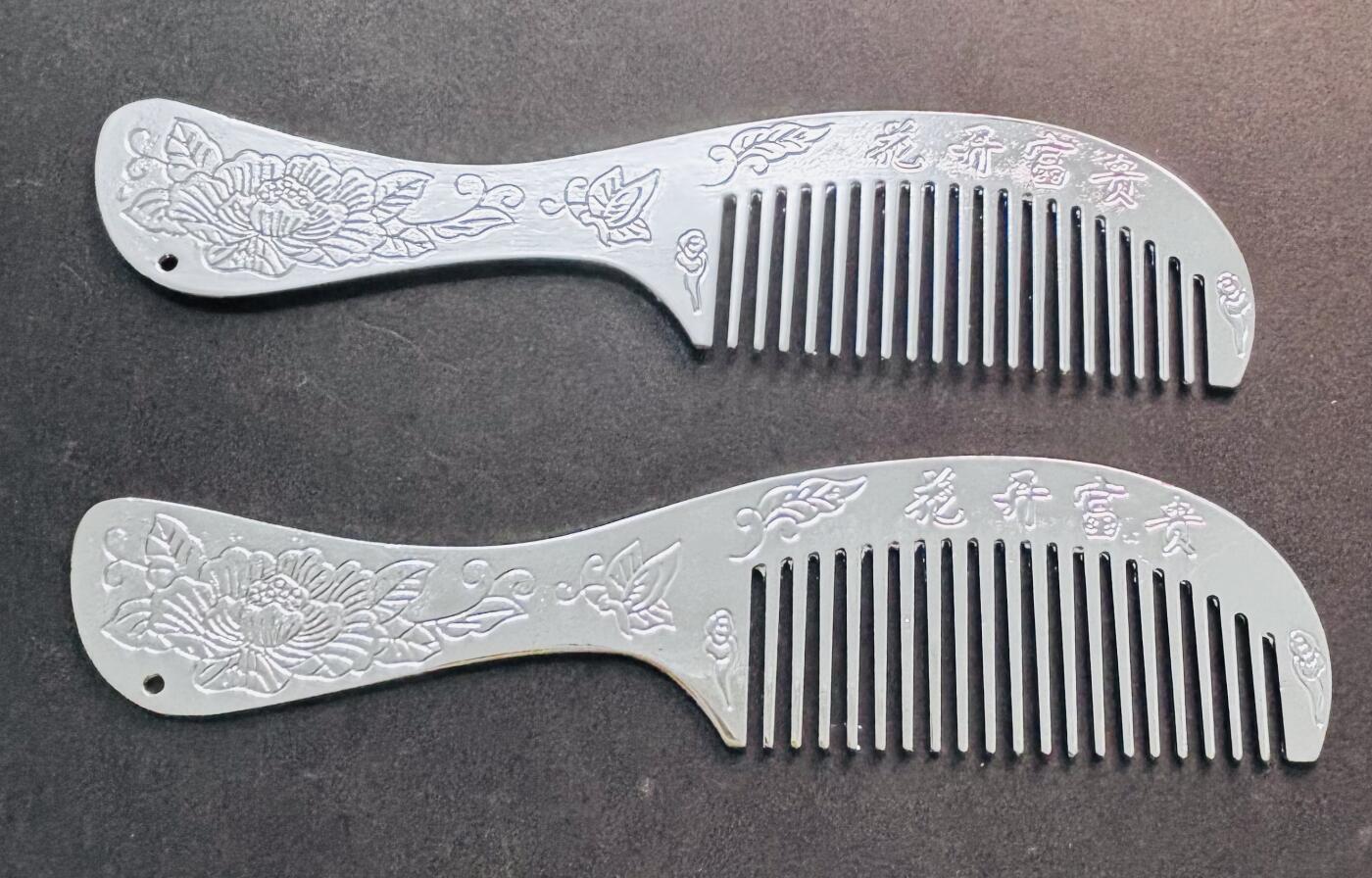 文馨钱币收藏第 280 场， 长期接收代拍品 花开富贵梳子一对，送拍人说当时按银梳子价格买的，重 61.9 克，是不是纯银，含多少银我不知道，看着出价