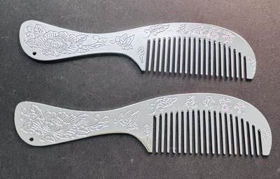 文馨钱币收藏第 280 场， 长期接收代拍品 - 花开富贵梳子一对，送拍人说当时按银梳子价格买的，重 61.9 克，是不是纯银，含多少银我不知道，看着出价