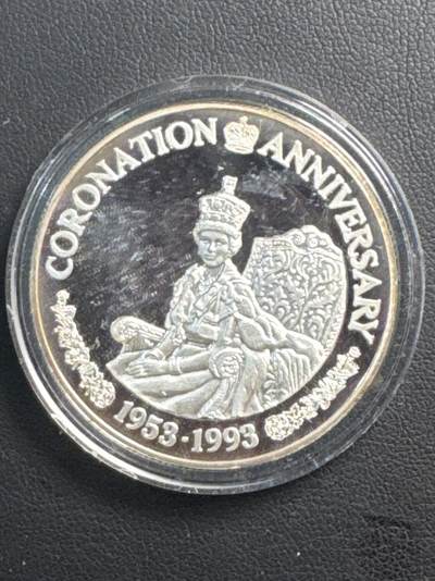 ❤️【币观天下】❤️ 第330期钱币拍卖- 2025.11.14周五晚上6点半场-长期征集拍品 - 1993年特克斯和考克斯纪念女王登基50周年大银币 (重31.08克，直径39mm)