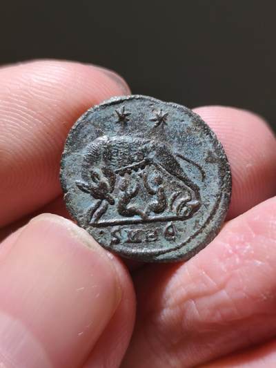 星盘世界钱币十一月二十二日古典币精品专场 - "古罗马帝国 城市纪念  公元330-335年打制，正面为戴着头盔的罗马半身像，铭文为“VRBS ROMA”，意为“罗马城”