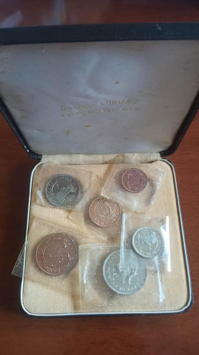 ❤️【币观天下】❤️ 第330期钱币拍卖- 2025.11.14周五晚上6点半场-长期征集拍品 - 乌干达1966年精制套币 英国皇家铸币厂品质保证 原封 斑点是塑封上的