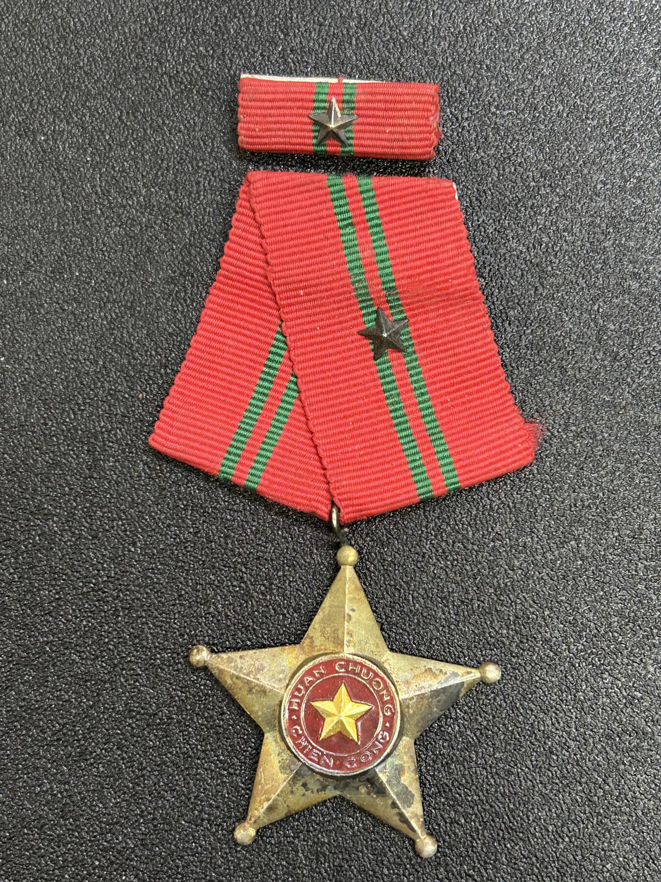 西秦中古拍卖第六十五期 越南三级战功勋章 带勋略 早期铜制版 