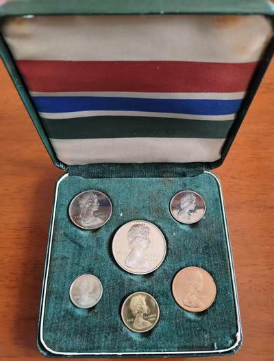 ❤️【币观天下】❤️ 第330期钱币拍卖- 2025.11.14周五晚上6点半场-长期征集拍品 - 冈比亚1966年精制套币 英国皇家铸币厂品质保证 特色动植物