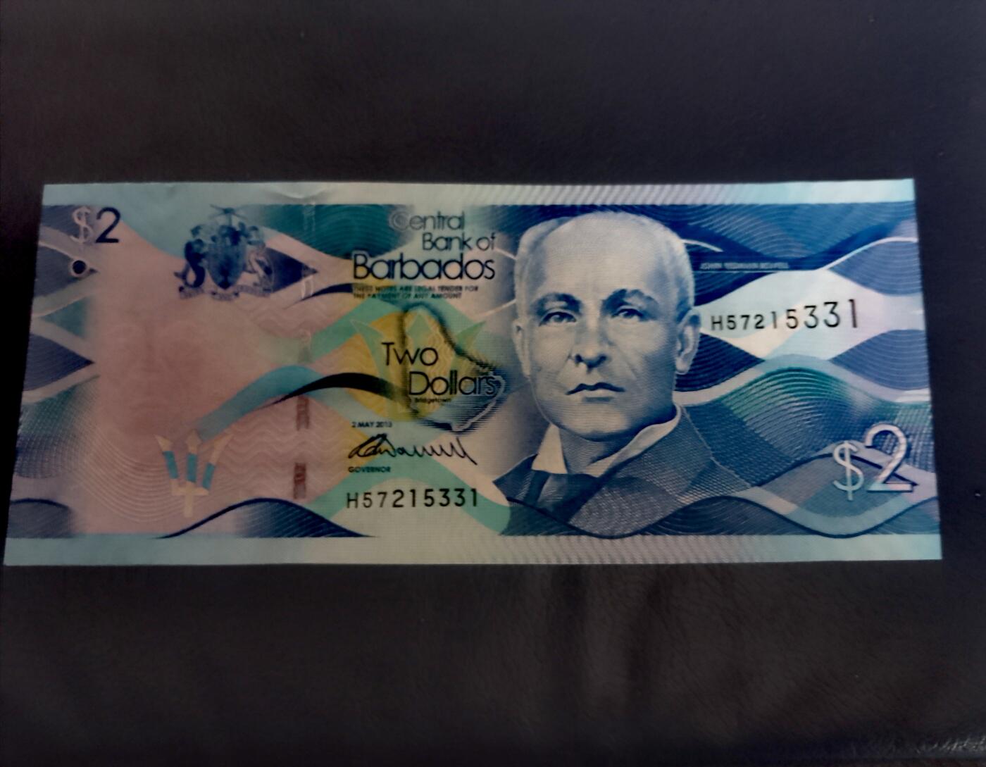 全新巴巴多斯2013年2元靓品纸币