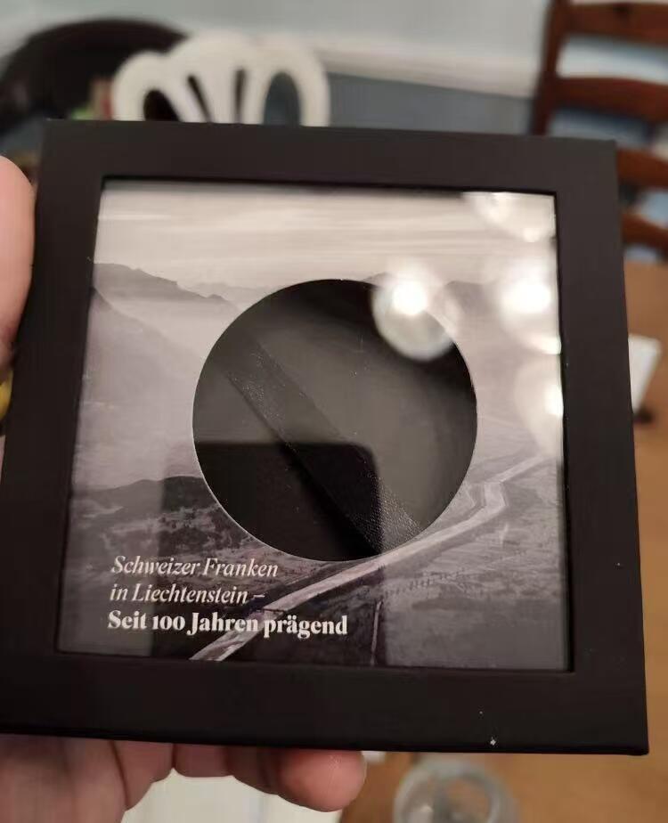 ❤️【币观天下】❤️ 第330期钱币拍卖- 2025.11.14周五晚上6点半场-长期征集拍品 2024年列支敦士登法郎100周年纪念2盎司大银币ngc-ms70首期标 正面以高浮雕再现了莱茵河谷的地形 巧思奇妙 铸造工艺精湛 附原厂盒证