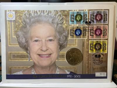 2025年第一百二十八场(总第一百五十四场）外国好品散币、邮币封和邮票场(免佣金) - 大型邮币封–英国🇬🇧1977年纪念币(2002年伊丽莎白二世登基50周年金禧纪念封)