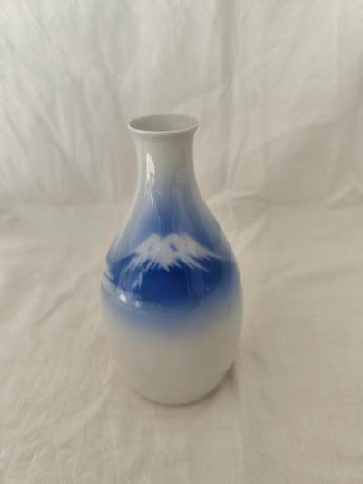 海外回流精品拍卖11.16 - 日本回流深川小花瓶一只