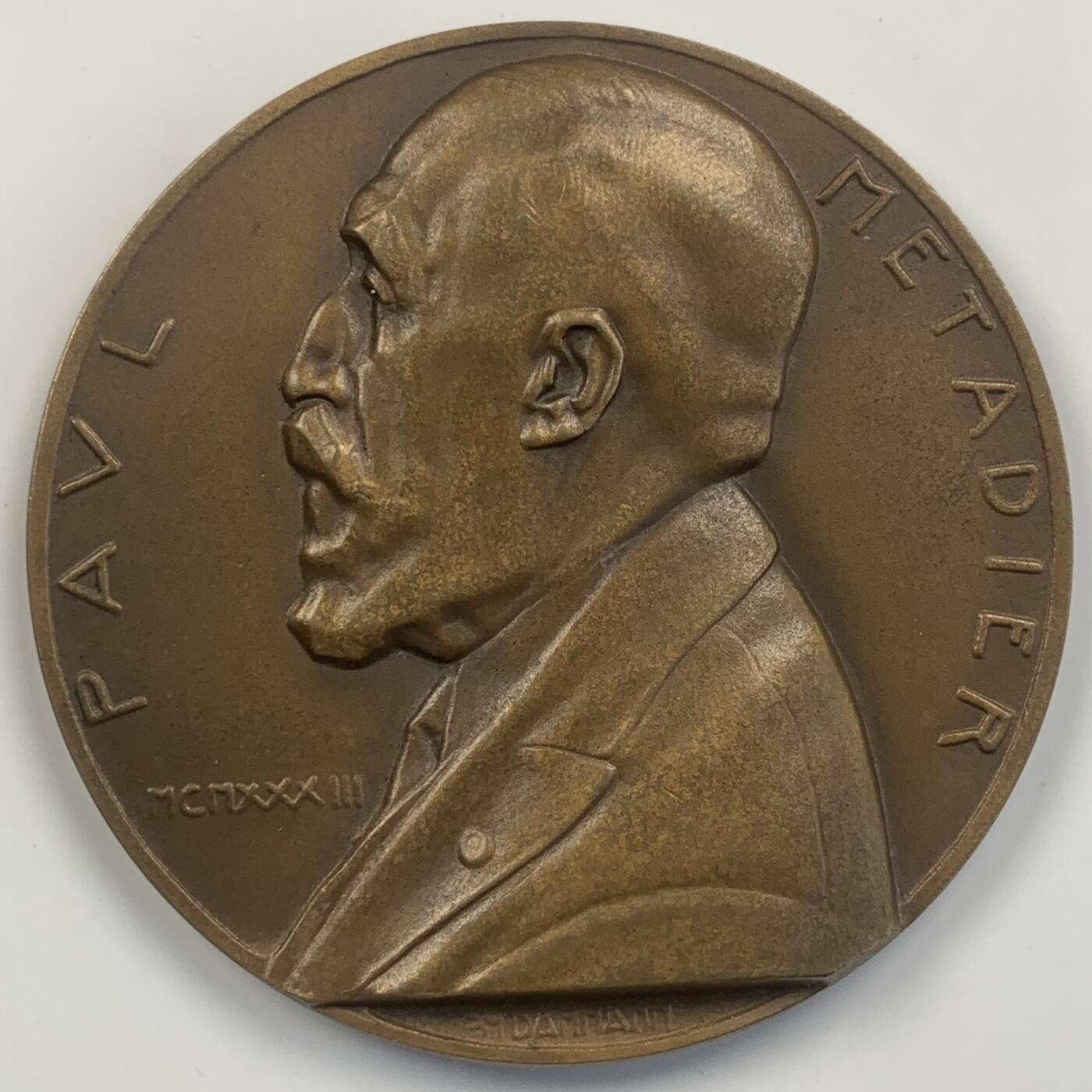 掌中浮雕-藏着的欧洲第041场 1933年法国医药协会保罗•梅塔迪尔（Paul Métadier 1872-1956）纪念铜章，70mm，  雕刻家：法国达曼 Paul Marcel Dammann.（1885—1939）