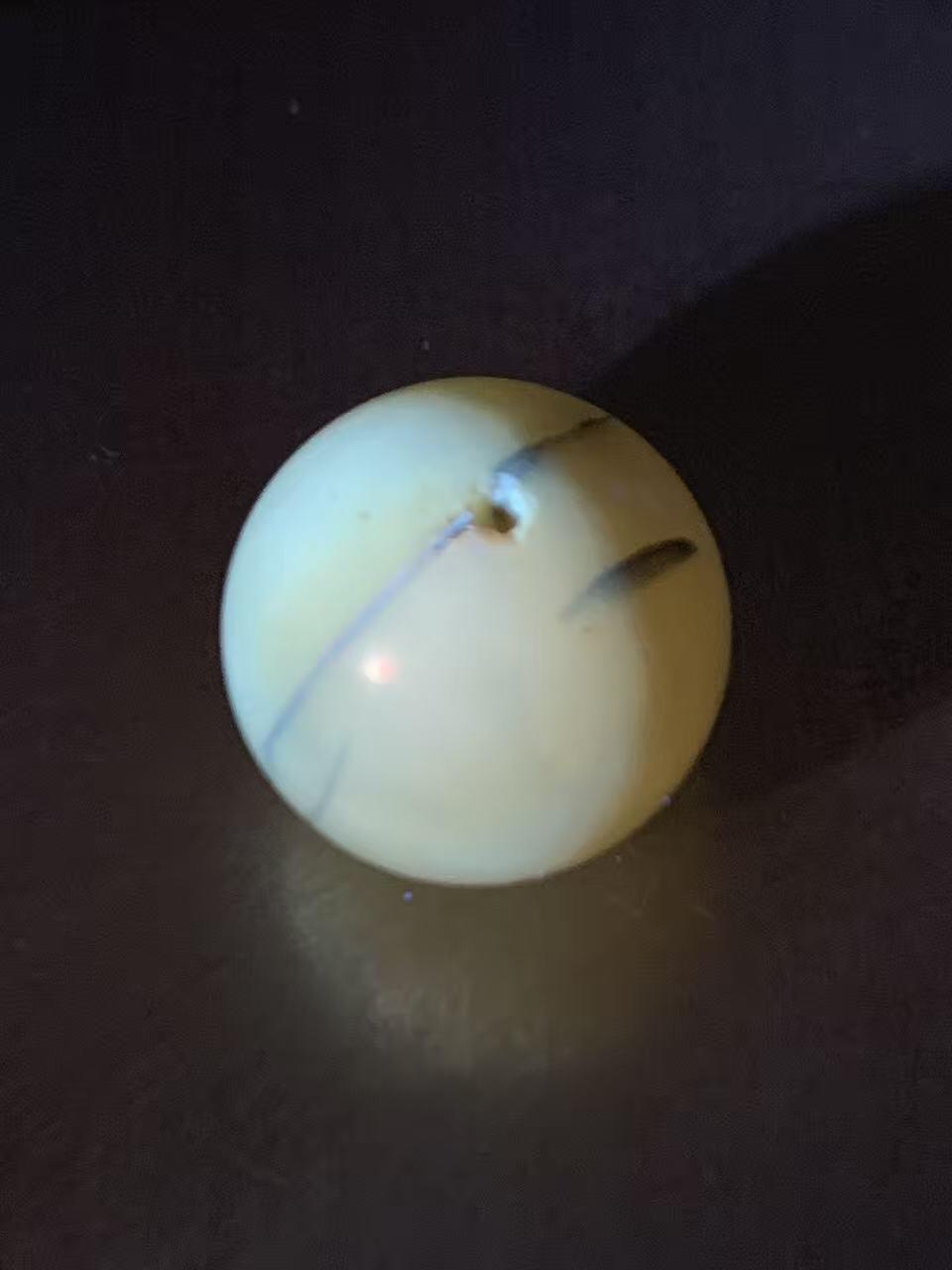 天然乌克兰蜜蜡通货圆珠一颗，