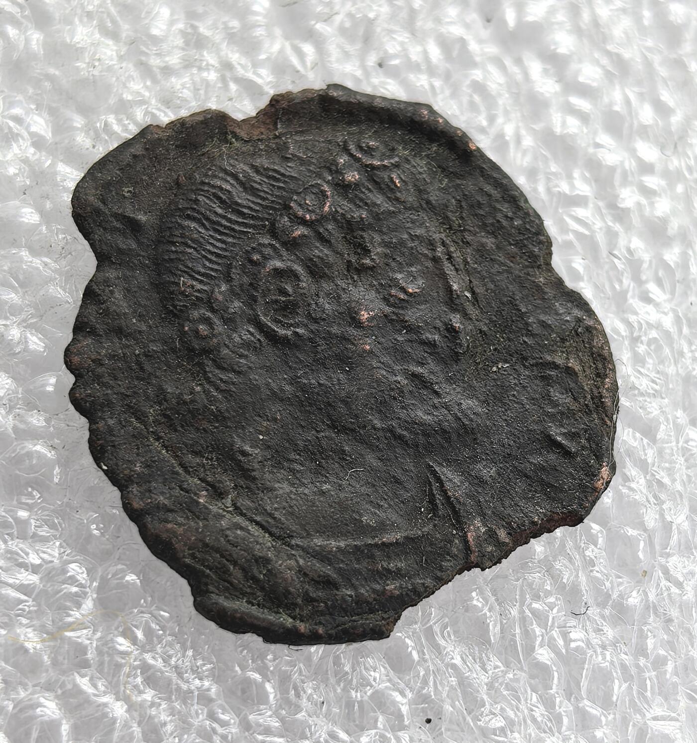 外国优质老铜币银币，周六九点倒数截拍，满百包邮，可寄存半年，喜欢朋友微信扫描二维码可直接参拍