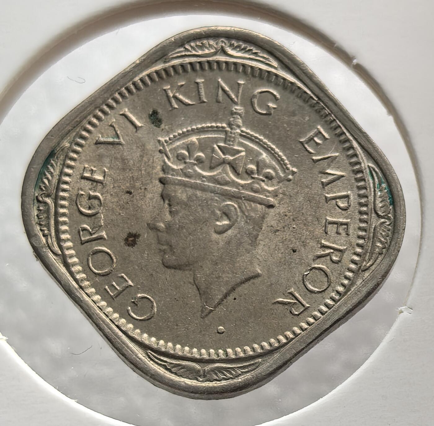 外国优质老铜币银币，周六九点倒数截拍，满百包邮，可寄存半年，喜欢朋友微信扫描二维码可直接参拍 好品英属印度1946年1/2安娜