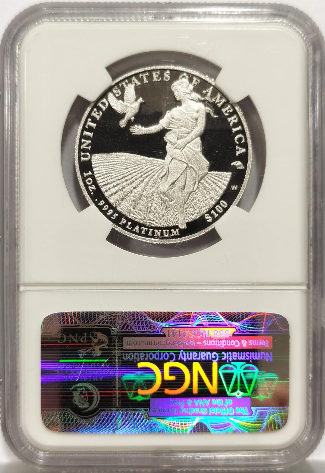 博洋堂世界钱币拍卖第146期（全场包邮） NGC PF70UC 满分镜面美国2011年女神像铂金一盎司大金币！背面田野女神像版本，不是烂大街一只鸟，国内2枚都是我带回来的没有了这是最后一个。铂金直线拉升，外币满分流入困难，11月开始13%征税更难了。