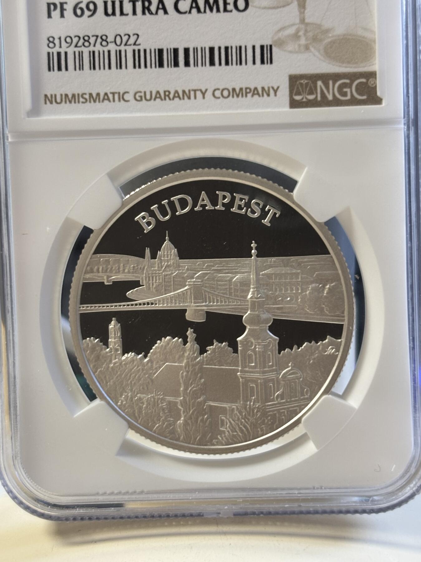 第181期拍卖 获奖匈牙利2009年世界遗产地布达佩斯精制纪念银币NGC-PF69,925银，31.46克，发行6000枚，获得克劳斯2011年度人民选择奖大奖