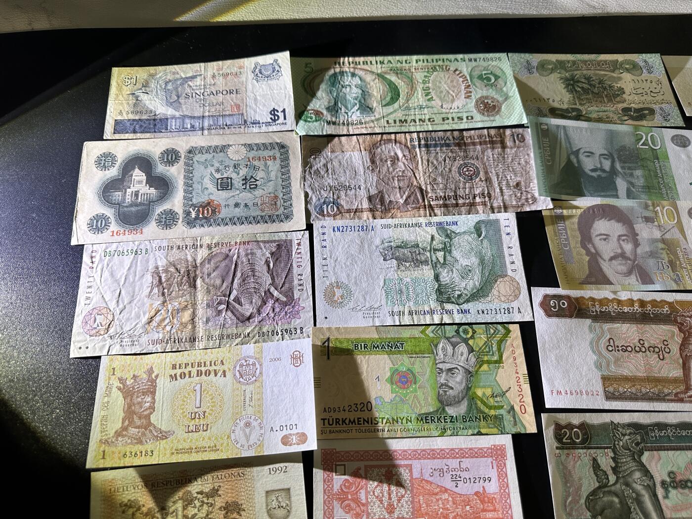 《外钞收藏家》第五百八十四期（优质场）（本平台长期征集拍品、欢迎藏友们联系合作） 26张纸币一起 有新有旧 品相如图