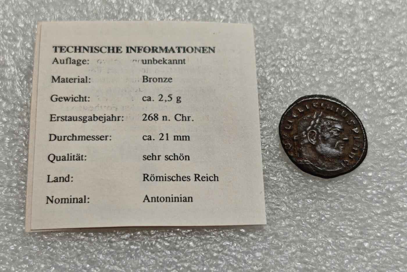 瓶子🏺第216期拍卖会  古罗马308-324年皇帝李锡尼铜币  正面罗马皇帝李锡尼  背面主神宙斯手托胜利女神为其加冕，脚旁有一只老鹰   罗马帝国东部的皇帝