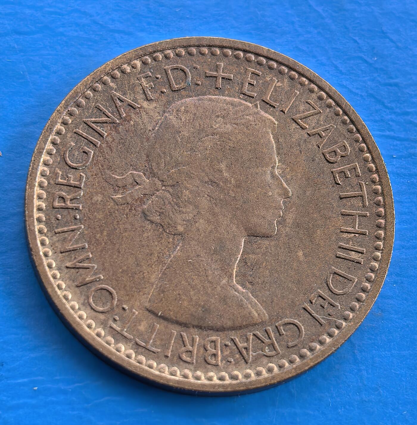 外国优质老铜币银币，周六九点倒数截拍，满百包邮，可寄存半年，喜欢朋友微信扫描二维码可直接参拍 少见精制英国1953年女王登基年法新