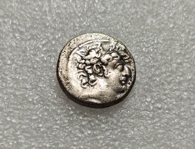 瓶子🏺第216期拍卖会 - 公元前95-前75年  塞琉古腓力一世四德银币  背面希腊众神之王宙斯手托胜利女神