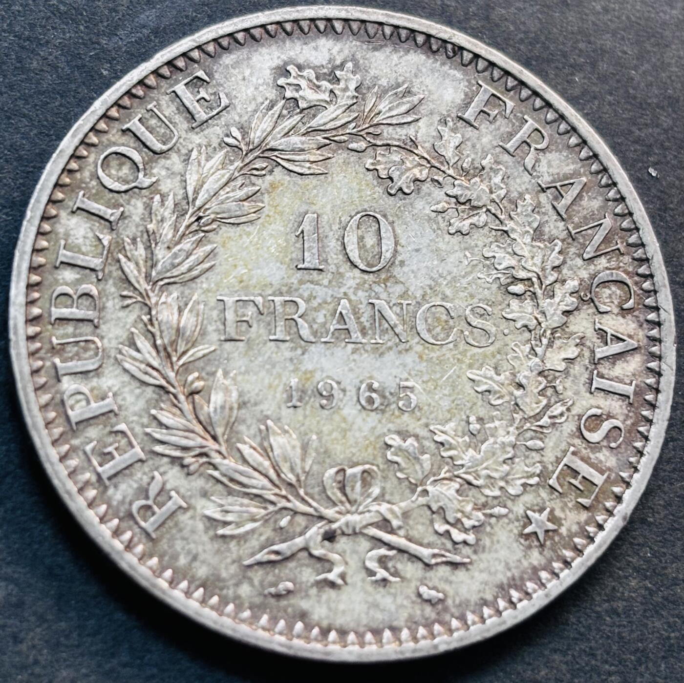 文馨钱币收藏第 281 场，【 长期接收代拍品】银元，银币，套币，纸币专场（本场截拍后休息三天，19 号发货） 少见首发年极美品，1965 年法国 10 法郎大银币，大力神原味包浆