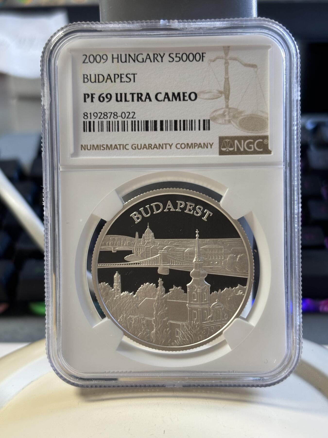 第181期拍卖 获奖匈牙利2009年世界遗产地布达佩斯精制纪念银币NGC-PF69,925银，31.46克，发行6000枚，获得克劳斯2011年度人民选择奖大奖