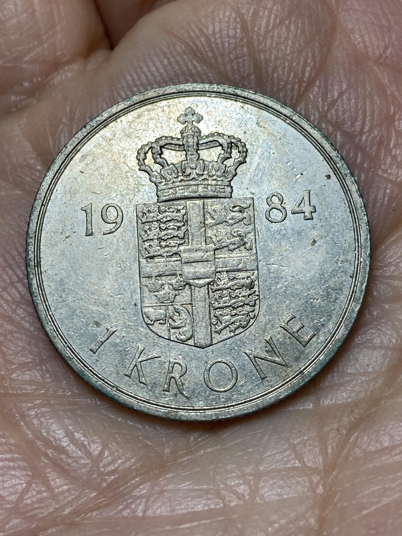 2025年第一百二十八场(总第一百五十四场）外国好品散币、邮币封和邮票场(免佣金) 丹麦🇩🇰1984年1克朗(玛格丽特二世第三版，R; B版)