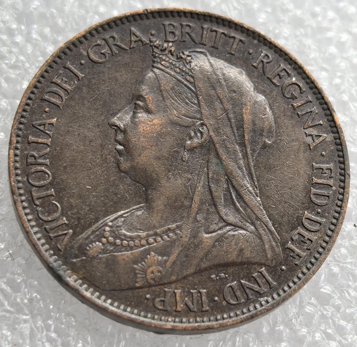 外国优质老铜币银币，周六九点倒数截拍，满百包邮，可寄存半年，喜欢朋友微信扫描二维码可直接参拍 英国1895年大便士