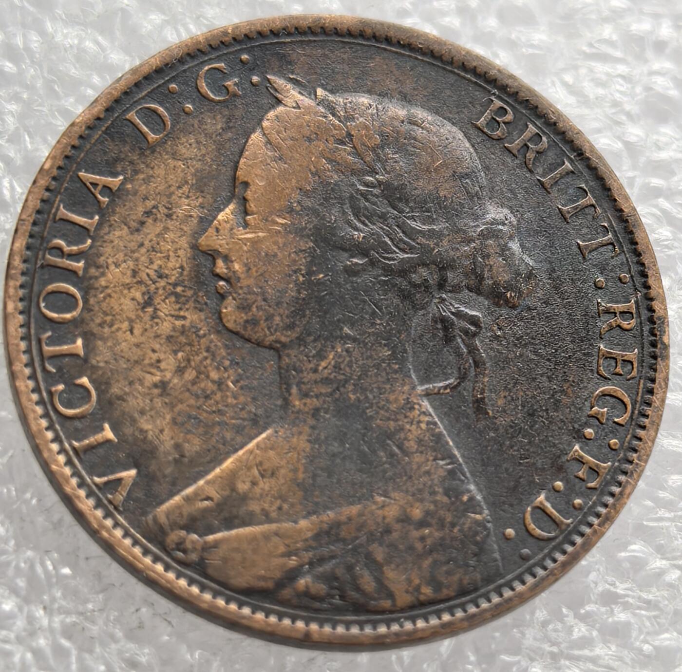 外国优质老铜币银币，周六九点倒数截拍，满百包邮，可寄存半年，喜欢朋友微信扫描二维码可直接参拍 英国1868年半便士