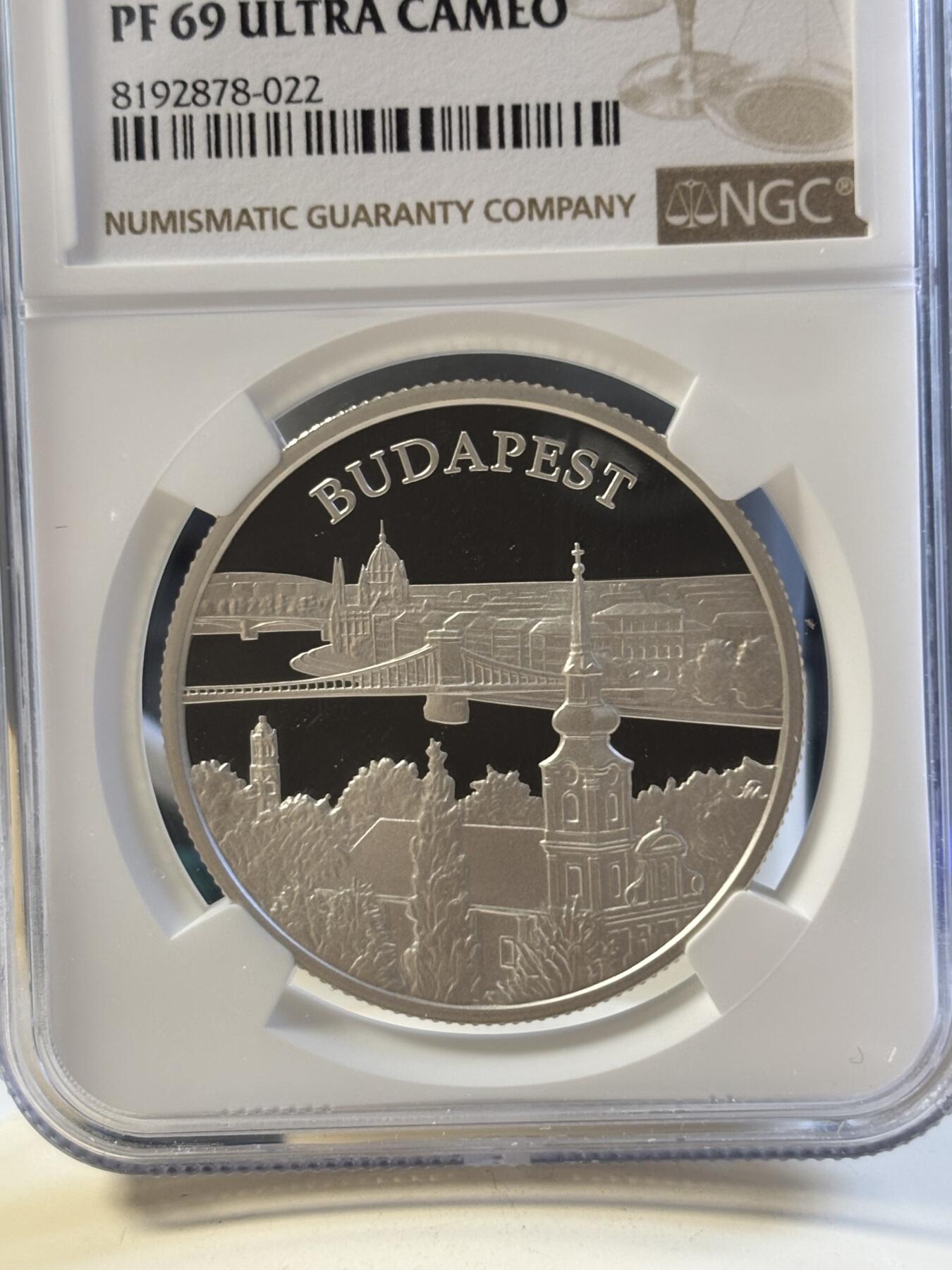 第181期拍卖 获奖匈牙利2009年世界遗产地布达佩斯精制纪念银币NGC-PF69,925银，31.46克，发行6000枚，获得克劳斯2011年度人民选择奖大奖