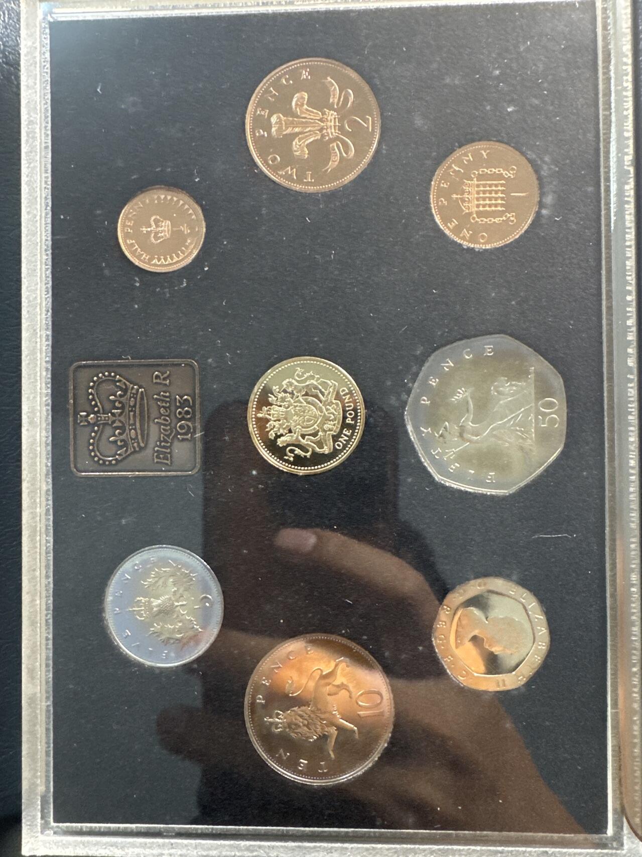 ❤️【币观天下】❤️ 第330期钱币拍卖- 2025.11.14周五晚上6点半场-长期征集拍品 英国1983年 精制套币 无证书