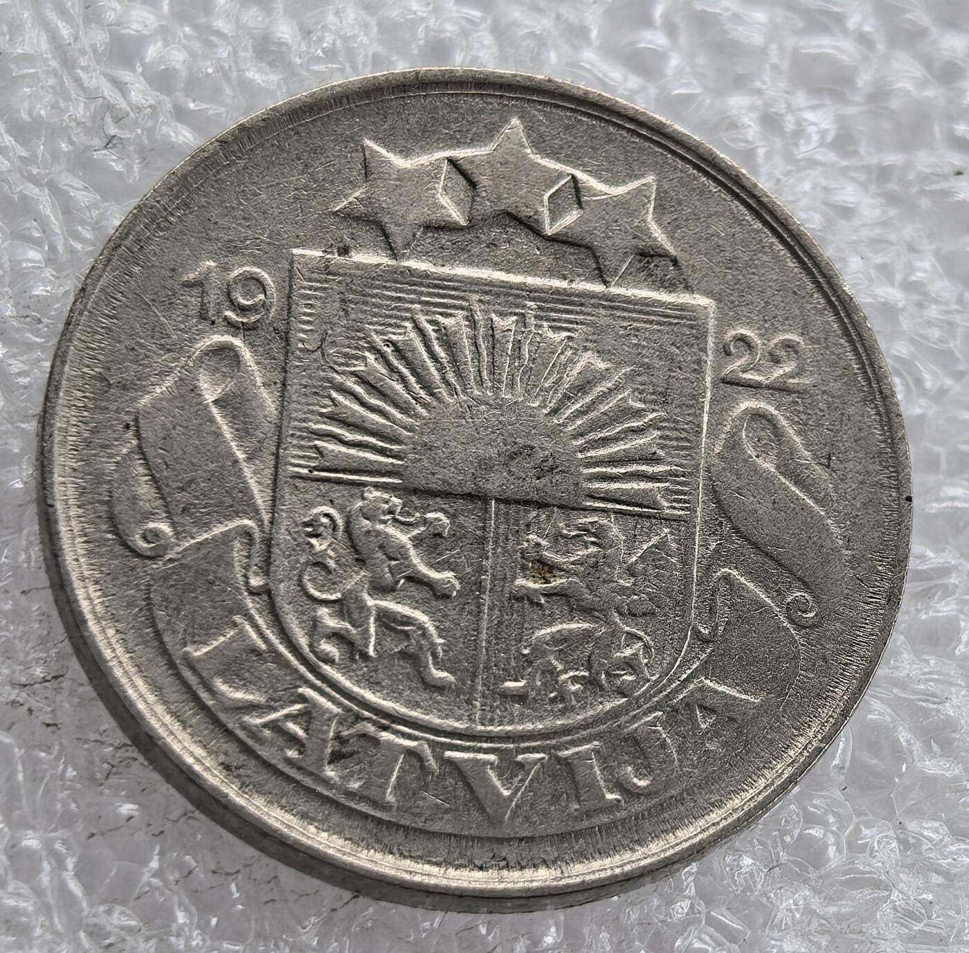 外国优质老铜币银币，周六九点倒数截拍，满百包邮，可寄存半年，喜欢朋友微信扫描二维码可直接参拍 拉脱维亚1922年10分