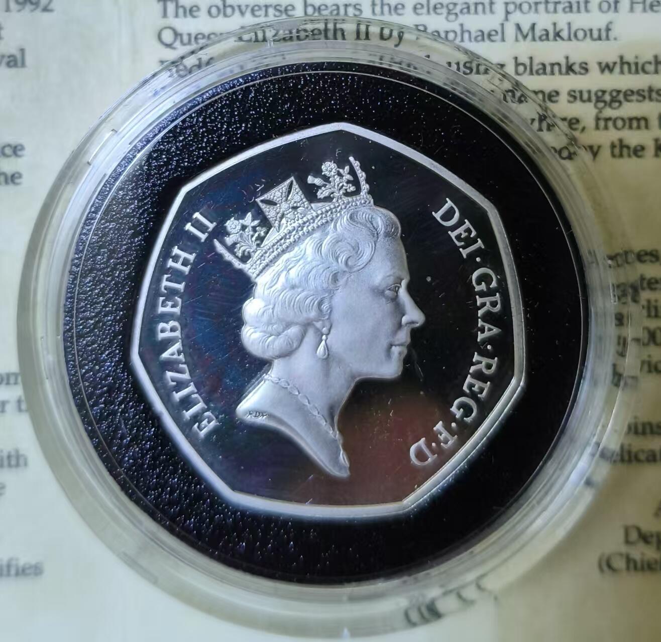 ❤️【币观天下】❤️ 第330期钱币拍卖- 2025.11.14周五晚上6点半场-长期征集拍品 英国1992年50便士加厚银币，欧盟轮值主席国，稀少品种，英国第一枚加厚五十便士