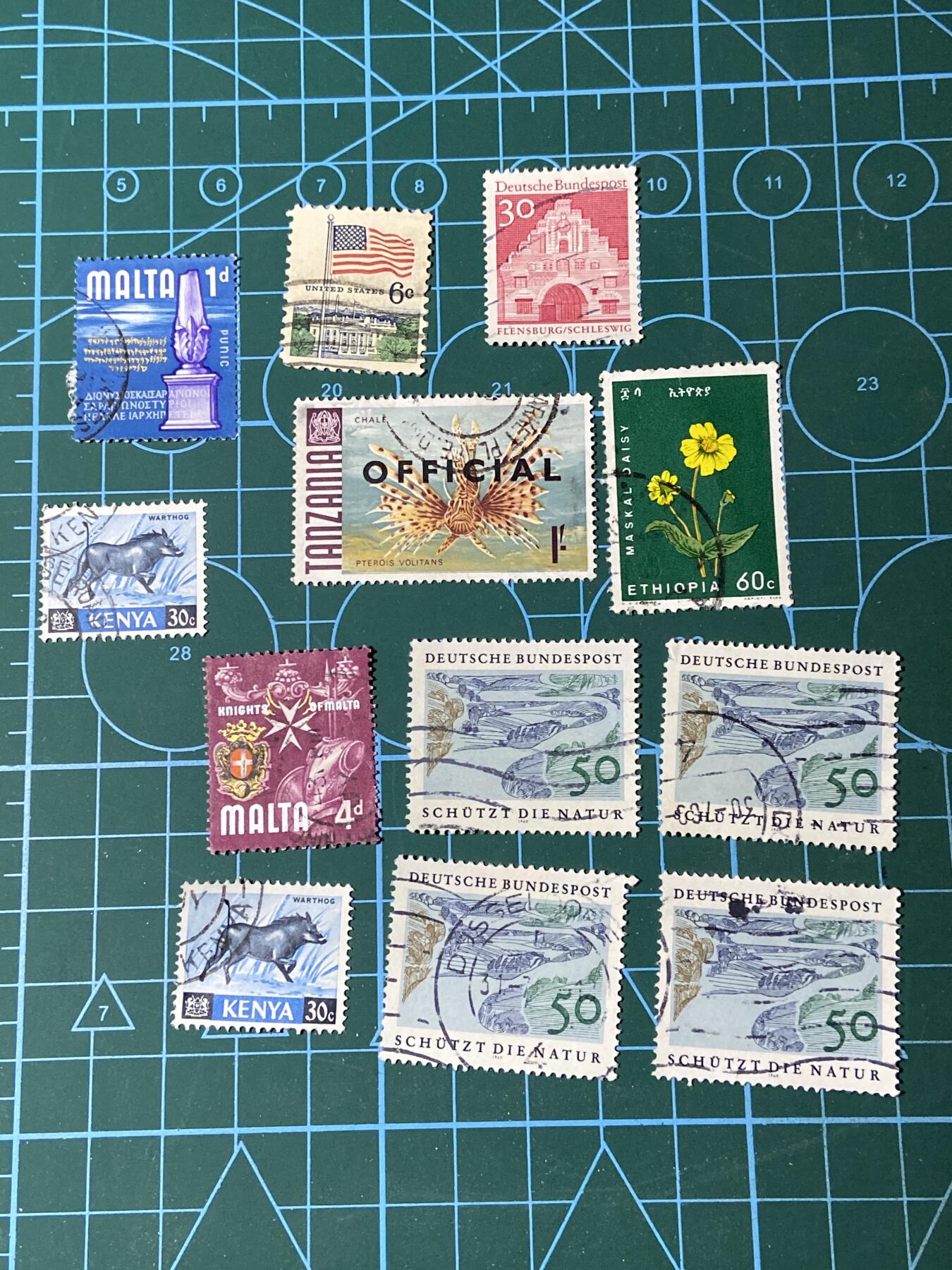 2025年第一百二十八场(总第一百五十四场）外国好品散币、邮币封和邮票场(免佣金) 邮票12枚