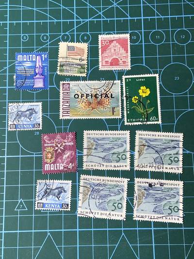 2025年第一百二十八场(总第一百五十四场）外国好品散币、邮币封和邮票场(免佣金) - 邮票12枚