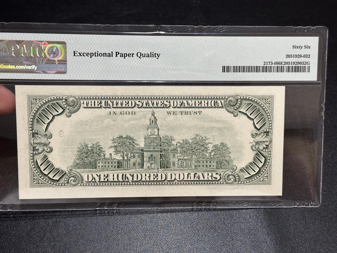 《外钞收藏家》第五百八十四期（优质场）（本平台长期征集拍品、欢迎藏友们联系合作） 1990年美国小头版100美元 PMG66 尾858