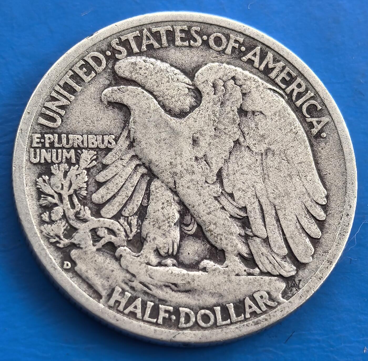 外国优质老铜币银币，周六九点倒数截拍，满百包邮，可寄存半年，喜欢朋友微信扫描二维码可直接参拍 美国1942年行走女神半美元银币少见D版