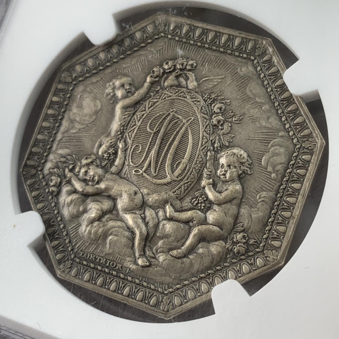 掌中浮雕-藏着的欧洲第041场 NGC MS63 : 法国马萨林公爵夫妇三天使八角银婚章, 33mm