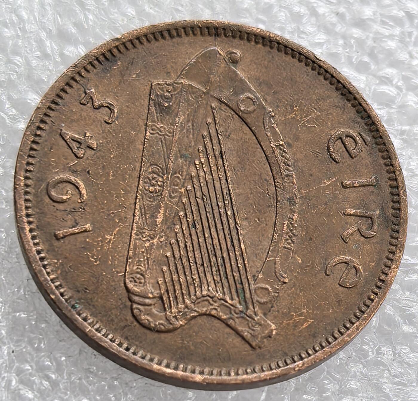 外国优质老铜币银币，周六九点倒数截拍，满百包邮，可寄存半年，喜欢朋友微信扫描二维码可直接参拍 爱尔兰1943年半便士