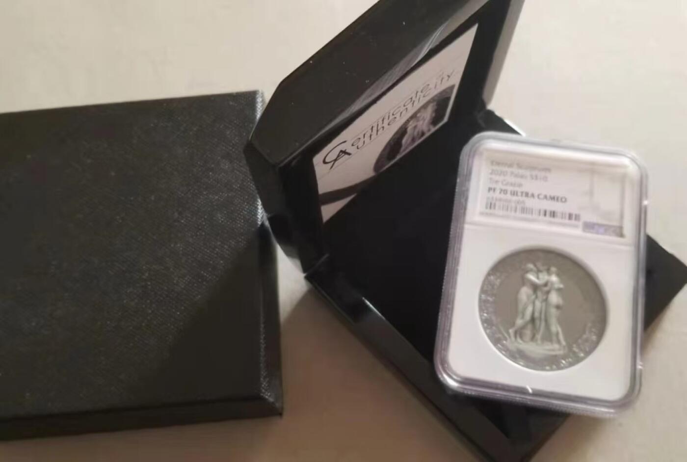 ❤️【币观天下】❤️ 第330期钱币拍卖- 2025.11.14周五晚上6点半场-长期征集拍品 NGC70帕劳2020年美惠三女神双面高浮雕加厚银币，珍稀币带证书包装