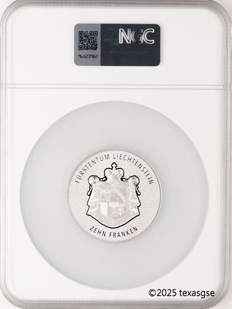 ❤️【币观天下】❤️ 第330期钱币拍卖- 2025.11.14周五晚上6点半场-长期征集拍品 2024年列支敦士登法郎100周年纪念2盎司大银币ngc-ms70首期标 正面以高浮雕再现了莱茵河谷的地形 巧思奇妙 铸造工艺精湛 附原厂盒证