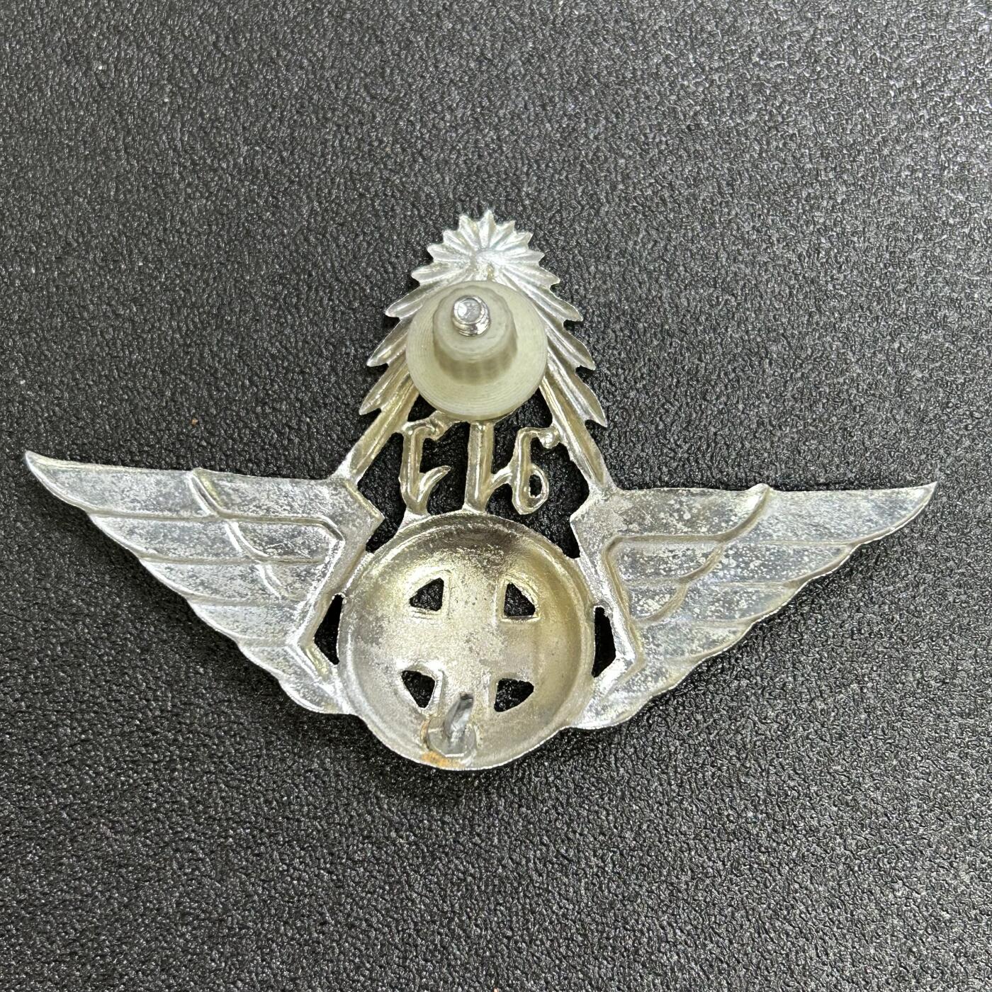 西秦中古拍卖第六十五期 泰国红十字会早期大帽徽