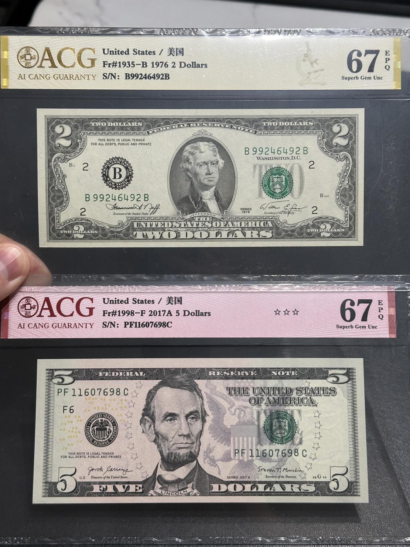 《外钞收藏家》第五百八十四期（优质场）（本平台长期征集拍品、欢迎藏友们联系合作） 1976年美国2美元+2017年5美元 爱藏评级67
