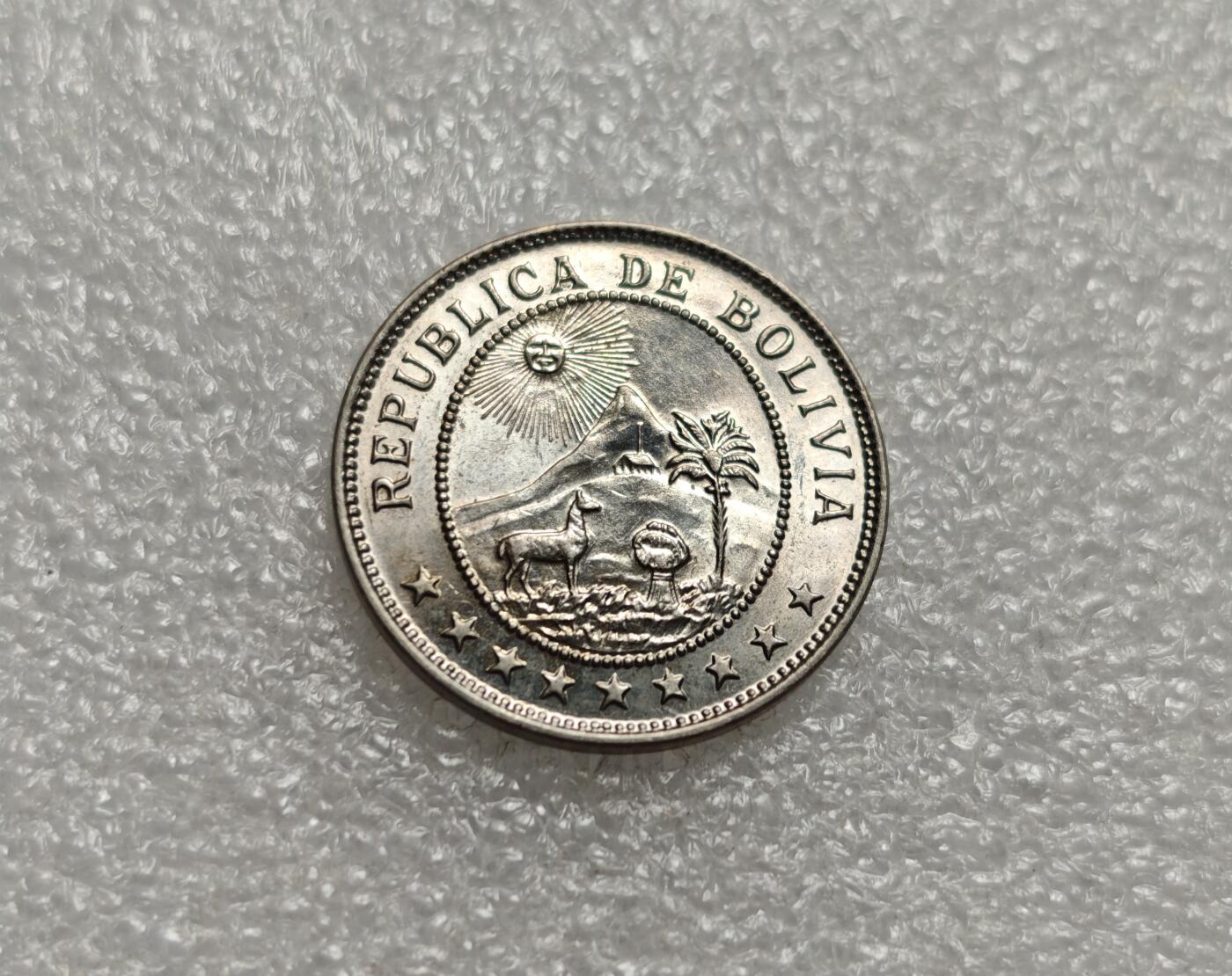 瓶子🏺第216期拍卖会  1939年玻利维亚50分硬币权杖双蛇羊驼草泥马硬币  原光