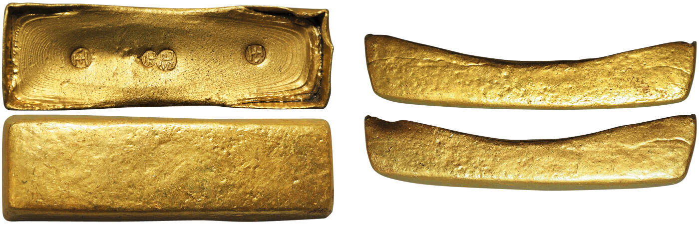 北京阿城哥拍卖2025年秋季拍卖会 清 “玉”“玉”“元记”葫芦形戳记十两金铤，367.7克，金锭呈长条型，两端微翘，铸纹呈波浪纹状，色泽纯正，保存状态极佳，多用于国家储备用金，为珍贵的历史货币GBCA MS62评级编号：1610073722描述：曾泽禄先生曾在《清代输出的金锭》一文提到 1752年荷属东印度公司一船沉海近年被发掘，从中发现一些清代10两金锭，“这些清代输出的金锭，呈长方舟形左右戳印'玉'及'宝'字，中间阳文呈葫芦形