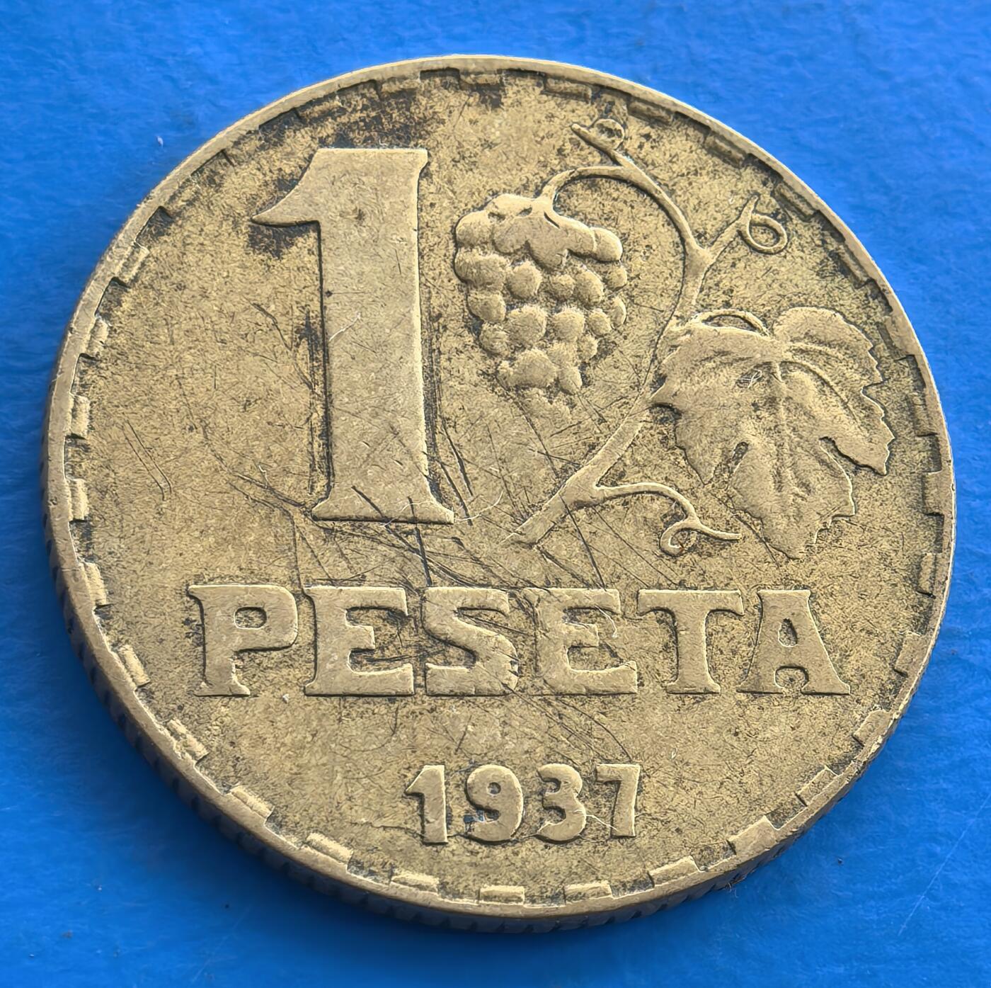 外国优质老铜币银币，周六九点倒数截拍，满百包邮，可寄存半年，喜欢朋友微信扫描二维码可直接参拍 西班牙1937年葡萄1比塞塔