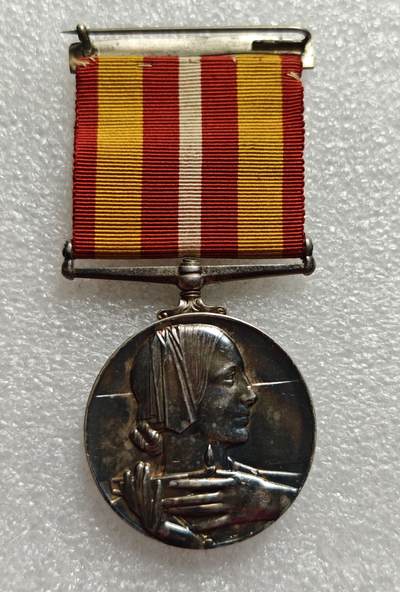 瓶子🏺第216期拍卖会 -  英国皇家医疗志愿者公益服务银质奖章